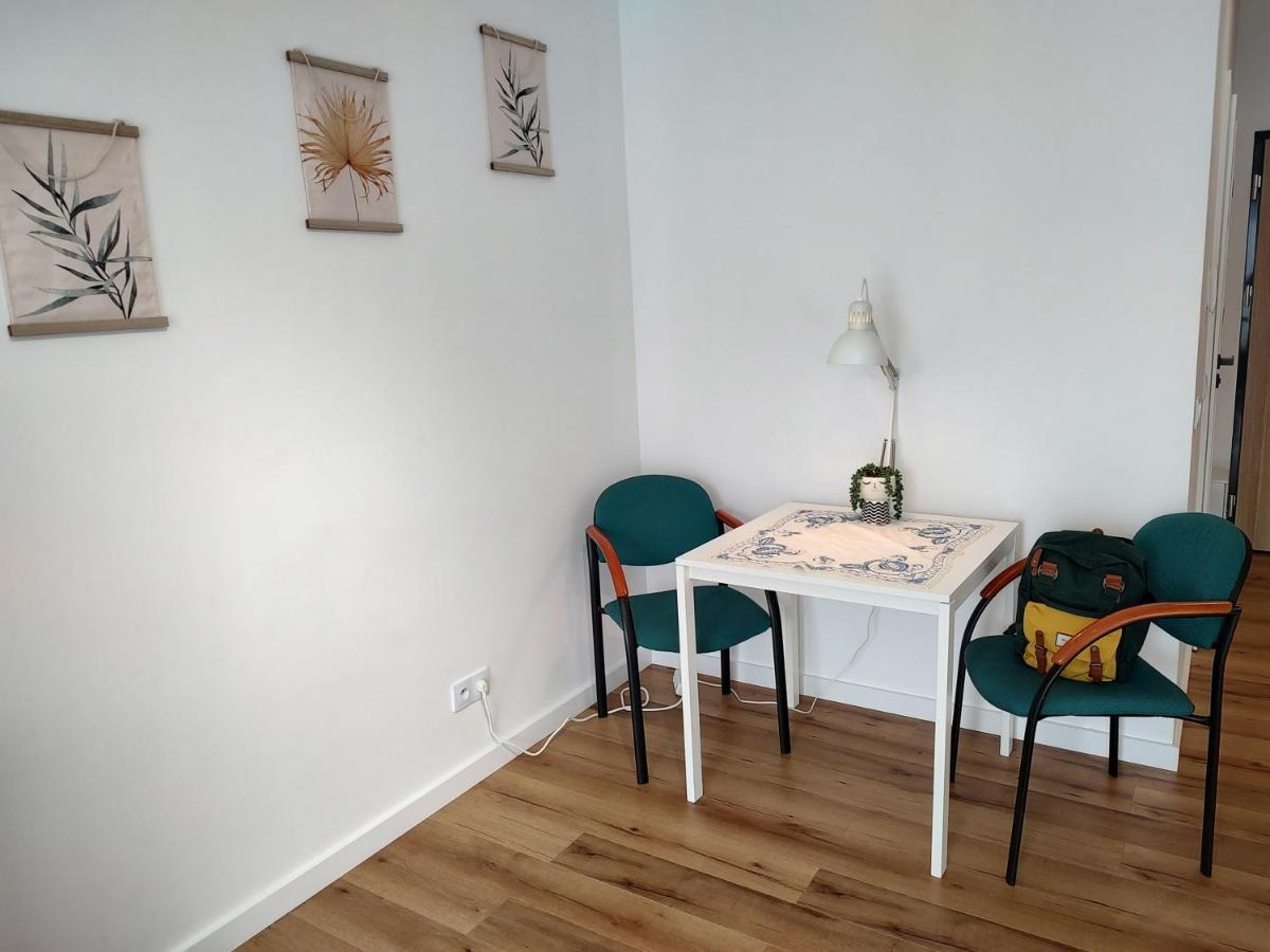 Uroczy Apartament Z Miejscem Na Auto W Garazu Leilighet Warszawa Eksteriør bilde